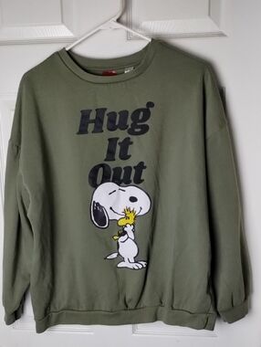 Peanuts Snoopy Olive Green Crewneck Sweatshirt "Hug It Out" Medium